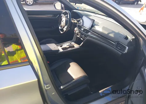 2018 Honda Accord Sport 2.0T z USA, uszkodzony, nr VIN 1HGCV2F35JA054578